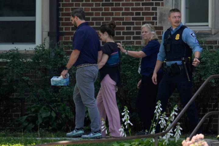 El FBI investiga el tiroteo en escuela de Minneapolis como terrorismo y crimen de odio
