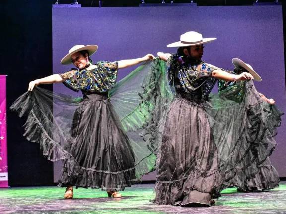Bailarines santotomeños brillaron en escenarios de Villa Carlos Paz