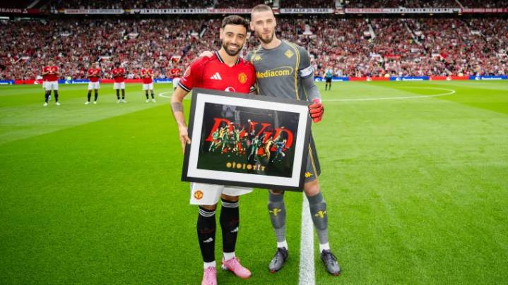 Former Manchester United stalwart opens up on controversial exit