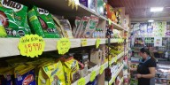 Alarma por posible cierre de tiendas de barrio: ventas en caída, impuestos e inseguridad amenazan a 450.000 negocios