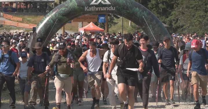 Vancouverites break world record for most people hiking simultaneously
