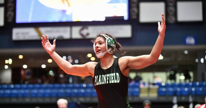 Once a rarity, girls wrestling now flourishing across Illinois