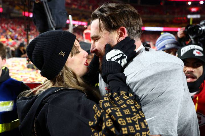 Taylor Swift, Travis Kelce announce engagement
