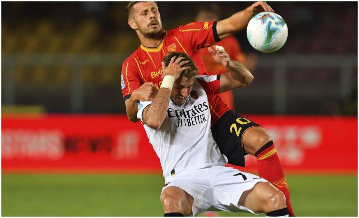 Santiago Giménez: Le anularon un gol 'legítimo' en el partido contra Lecce