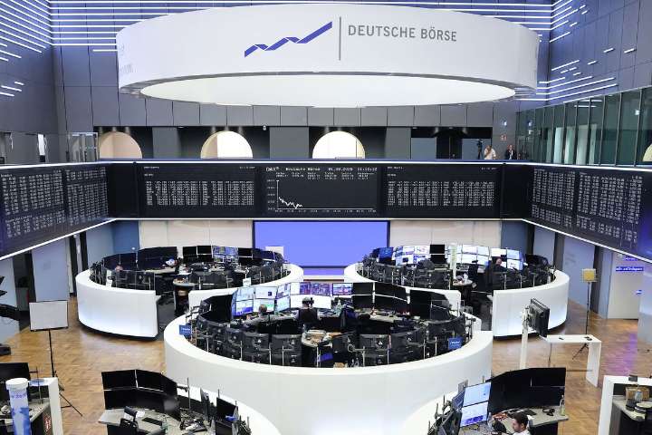 Dow sinks 500 points, global stocks drop as Trump unveils his tariffs