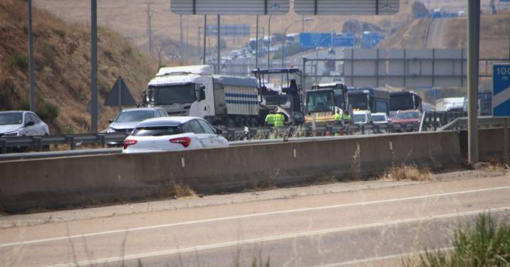 Grandes retenciones en la A-62 por un accidente y por las obras en uno de los carriles