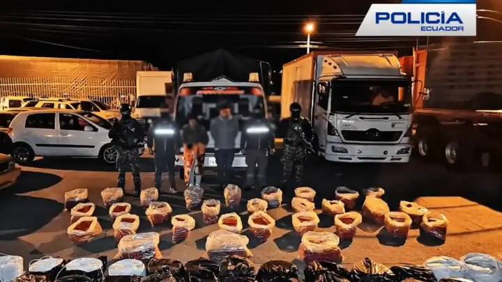 Policía de Ecuador incauta material explosivo que iba a ser usado por grupos armados para cometer 'actos terroristas' en Colombia: hay dos detenidos