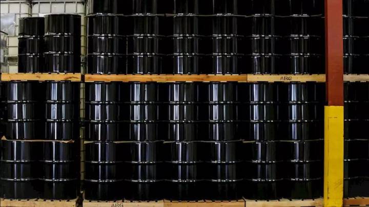 Precios del petróleo repuntan después de que Trump impone aranceles a India por las compras de crudo ruso
