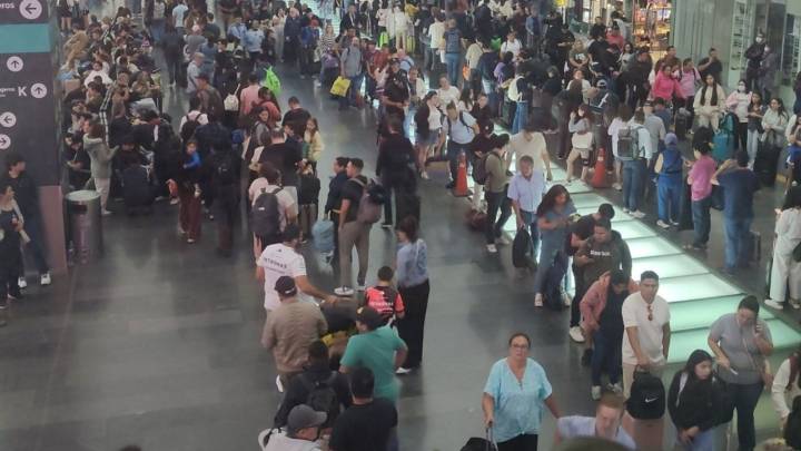 Caos en el AICM tras suspender operaciones por fuertes lluvias (Video)