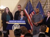 Buenas noticias para New York: Kathy Hochul anunció un contrato millonario para la extensión de una línea de metro