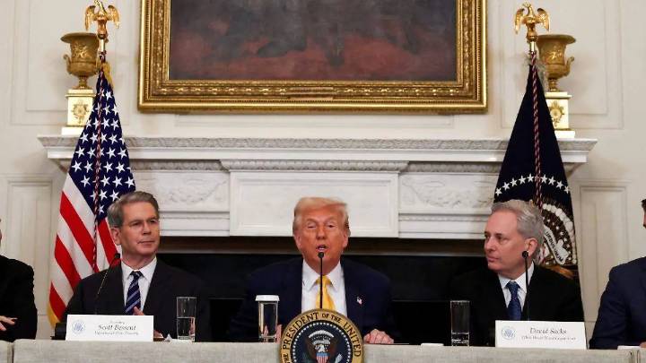 Trump cesa al director de Servicio de Impuestos por pedir información de migrantes