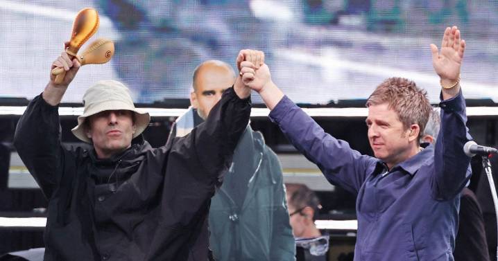 Oasis blast Edinburgh Council chiefs at Murrayfield crowd after 'fat drunk' fan jibes