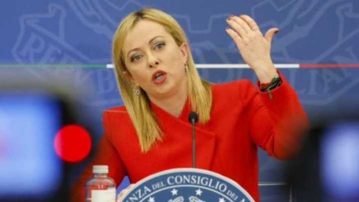 "Un ataque a la dignidad de las mujeres": Meloni condena web con fotos robadas y sexistas