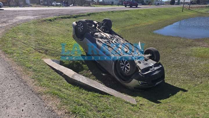 Vuelco sin lesionados sobre la Ruta 5