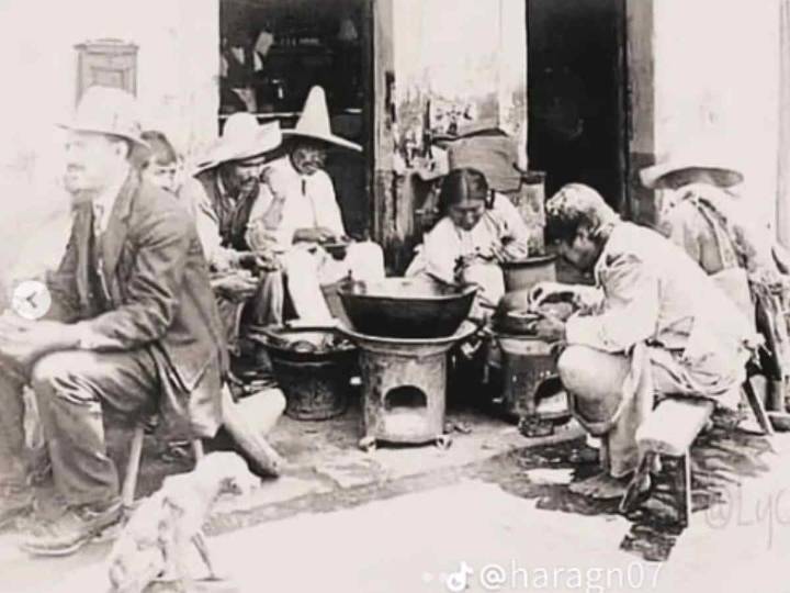 “Los agachados” La forma de comer que marcó a la cocina mexicana