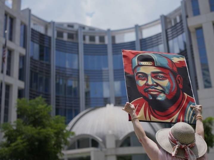 Kilmar Abrego Garcia is freed from Tennessee jail