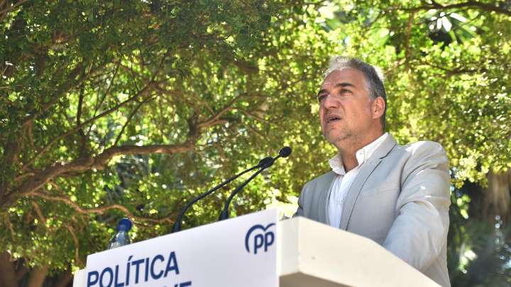 Bendodo endurece el discurso del PP contra el Gobierno y acusa a Barcones de ser "una pirómana más"