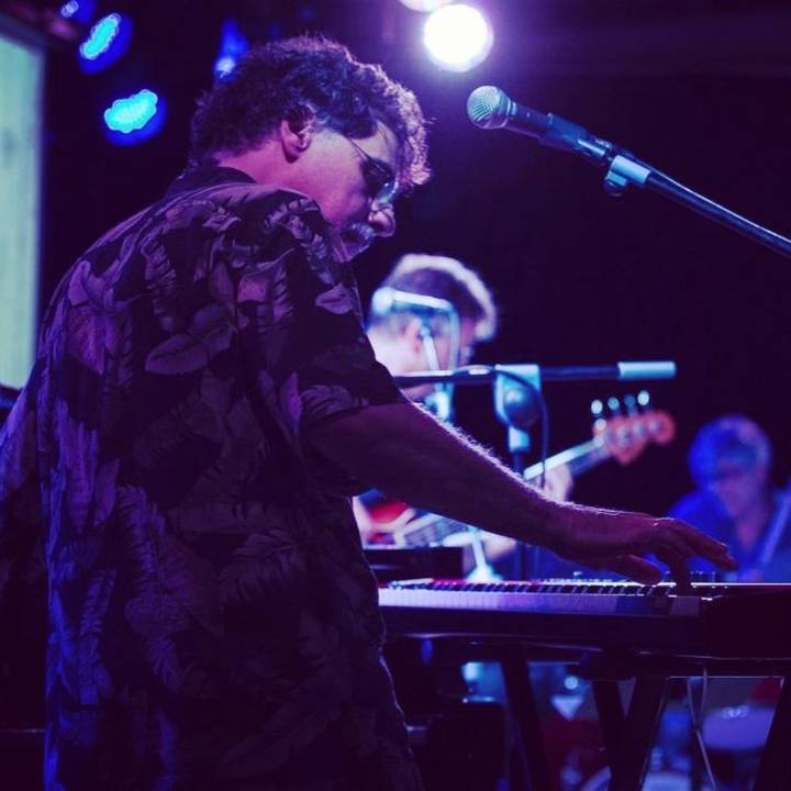 «El exceso de música puede ser un problema para su disfrute»