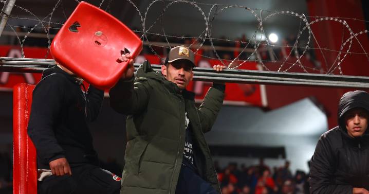 “Chilenos pu...”: Hinchas de Independiente se jactan de los objetos robados a los fanáticos de la U