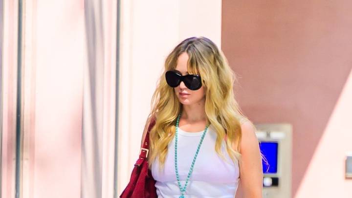 Jennifer Lawrence Nails Summer-In