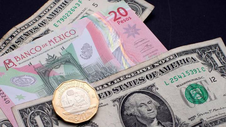 Peso avanza tras datos económicos de México; BMV sube previo a discurso de Powell de la Fed