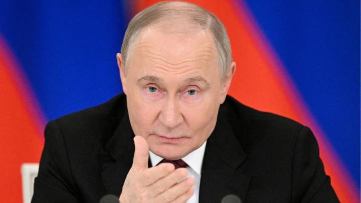 US, Russia Plan Truce Deal That Would Cement Putin’s Gains in Ukraine, Bloomberg Reports
