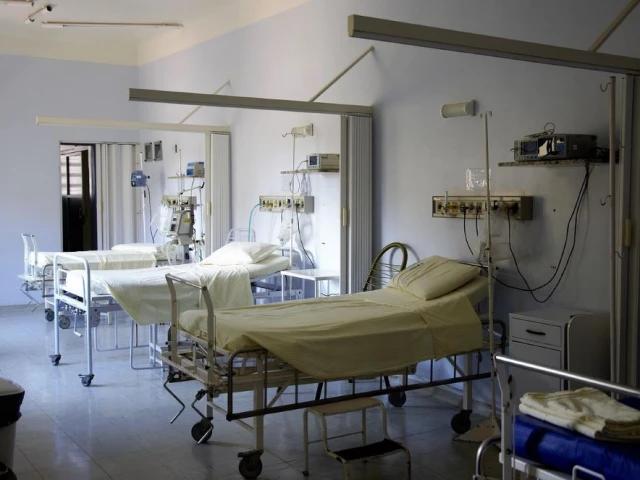 Public hospitals face bed, staff crisis in Karachi
