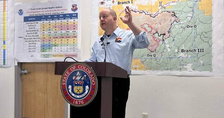 Gov. Polis meets with Turner Gulch Fire personnel, discusses executive order