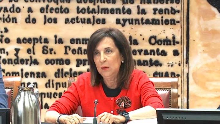 Robles responde a Feijóo mostrando el despliegue exprés de las Fuerzas Armadas