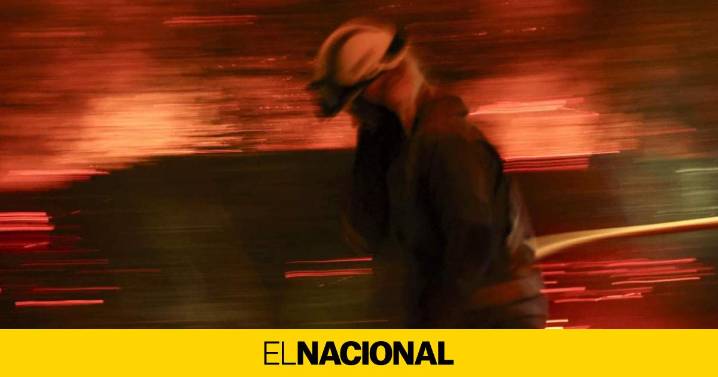 Los incendios siguen quemando sin control en León, Zamora y Lugo: dos militares heridos graves