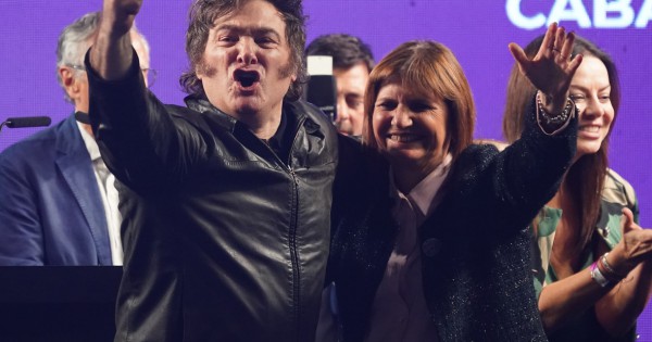Patricia Bullrich: "Me van a sacar con Milei con los pies para adelante"