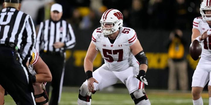 Wisconsin center Jake Renfro listed as week to week after suffering lower