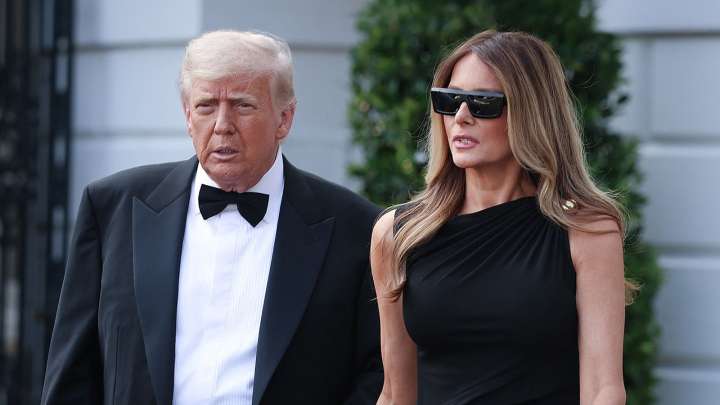White House Puts Donald & Melania Trump's Worst PDA Moment On Blast (& It's Still Just As Awkward)