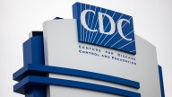 Despidos, críticas y posibles cambios: semana de drama en los CDC