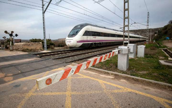 Cortado el paso de trenes entre Zaragoza y Logroño por fuego