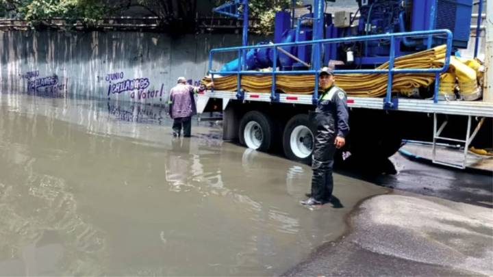 Ganan lluvias a trabajos de desazolve en Río Churubusco en CDMX
