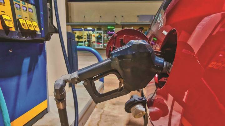 Michigan gas prices drop 10 cents since last week, AAA says
