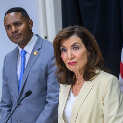 Torres recants his past criticism of Hochul