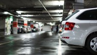 Esto es lo que te puede pasar si aparcas mal en el parking de un centro comercial: lo dice la ley