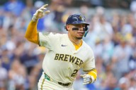 Cerveceros arrollan 12-5 a Piratas y extienden su racha ganadora a 12 juegos – Chicago Tribune