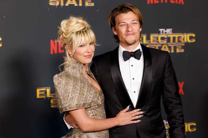 Millie Bobby Brown y Jake Bongiovi se convierten en padres con la adopción de una niña