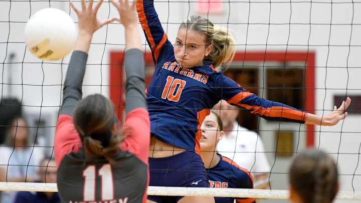 Who leads The Herald-Tribune Top 8 Volleyball Power Poll after Week 1