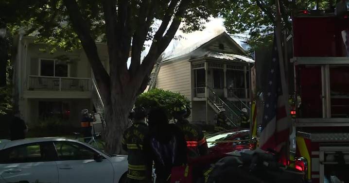 2 Midtown Sacramento Victorian homes damaged in fire
