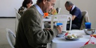 Más de 850 familias en Bogotá podrían perder sus comedores comunitarios por los contratos de un prófugo