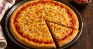 Pizza casera: el secreto para lograr una base dorada y firme