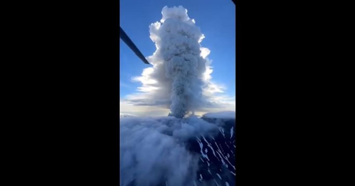 Erupción del volcán Krasheninnikov en Rusia por primera vez en más de 500 años