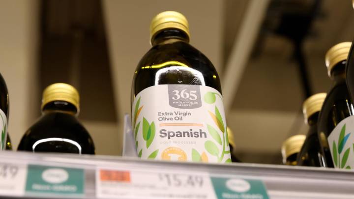 España vende por primera vez más aceite de oliva envasado que a granel en EEUU y consolida su sorpaso a Italia