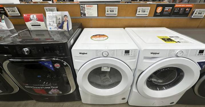 Retail sales rise 0.5% in July as some shoppers step up purchases ahead of tariffs