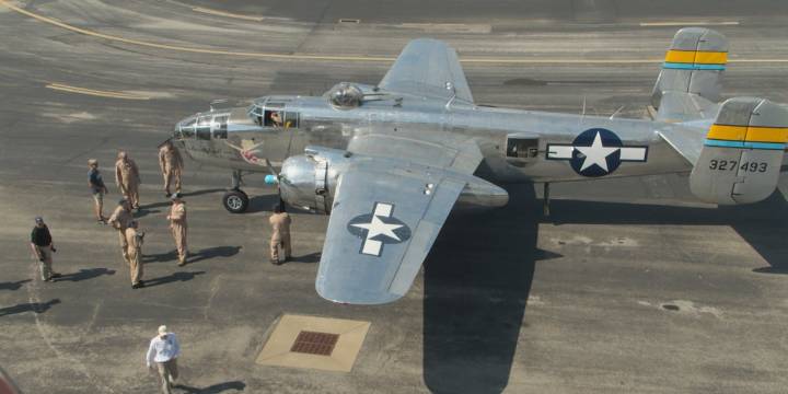 WWII veterans take flight in B
