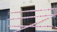 Dos personas heridas y unas 15 desalojadas de un edificio en Badalona tras colapsar el suelo de un piso